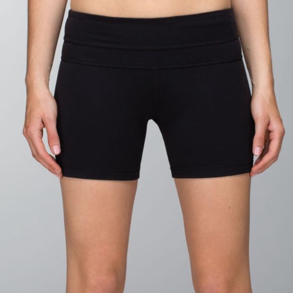 Lululemon reverse groove shorts sz.4 black regular